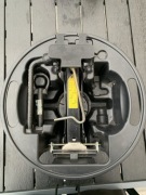 Wkład koła zapasowego zestaw naprawczy podnośnik lewarek laguna II