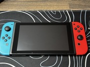 Nintendo Switch + akcesoria + etui