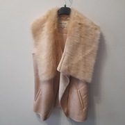 Bezrękawnik / Kamizelka futrzana RIVER ISLAND rozm. 36