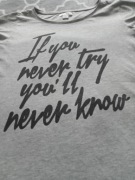 Bluzka T-shirt damski r. XS krótki rękaw szary koszulka z napisem AMISU