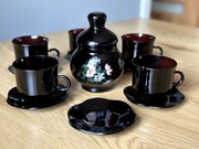 Komplet kawowy PRL – czarne szkło malowane ręcznie – (12 elementów)
