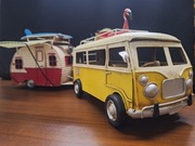 Stary metalowy samochód zabawka z przyczepą kempingową kolekcjonerski 