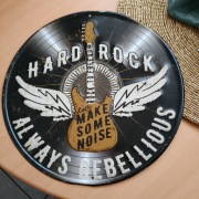 Hard rock unikatowa metalowa tabliczka w kształcie winylowej  płyty