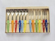 Kolorowe widelczyki i łyżeczki do ciasta prl vintage retro