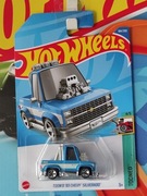HW Hot Wheels HCT26 2022 TOON'D 83 CHEVY SILVERADO 104/250 Mattel long card
