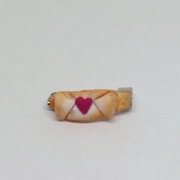 Przypinka broszka koperta z sercem 