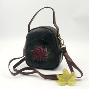 Torebka listonoszka na ramie kwiat lotosu czarna