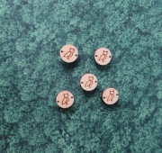 charms zawieszka drewniany koralik grawer 1,5 cm