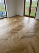 Podłoga Drewniana Parkiet Warstwowy Jodełka Dąb 1 Klasa 15x90x600