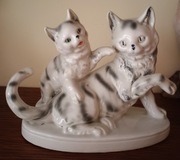 Stara figurka bawiących sir