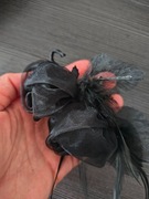 Czarna broszka spinka do włosów fascynator 