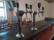 Potrójny kran do piwa.