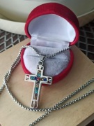 Przepiękny łańcuszek z krzyżem cyrkonie naszyjnik stal kolor srebrny cudo