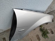 Błotnik prawy Mercedes klasa c kod lakieru 775