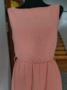 Różowa morelowa sukienka w groszki kropki