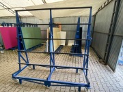 Wózki transportowe na kółkach oraz stojaki do szkła, szyb 