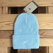Czapka zimowa beanie Nike swoosh logo haft baby blue niebieska błękitna