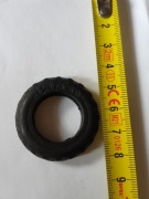 Opona do samochodu pojazdu PRL oznacz. "38 x 8 x 215", średnica 36mm