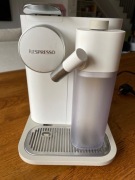 Sprzedam ekspres Delonghi Nespresso EN640.W  Gran Lattissima biały, ideał 