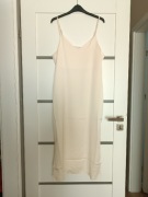 Długa beżowa a'la satynowa sukienka na ramiączkach z dekoltem V serek L 40