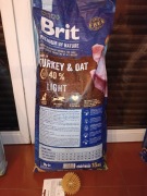 15kg karma sucha BRIT Light z indykiem. Zabawka GRATIS!