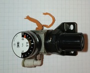 Mały reduktor powietrza SMC do 10bar z uchwytem regulowany