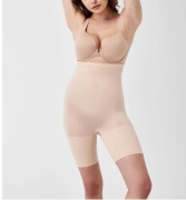 Bezszwowe szorty SPANX SPANXsculpt Power do połowy uda 