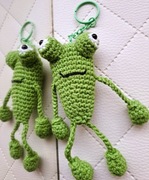 Breloczek żabka zielona na szydełku