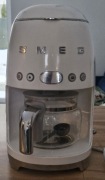 Ekspres przelewowy Smeg DCF02WHEU 1050W Blokada kapania Dzbanek Biały