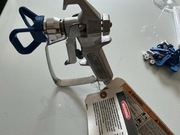 Pistolet GRACO CONTRACTOR plus 6 dyszy i oprawa dyszy extra