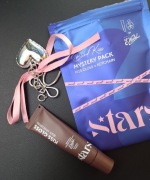 Stars Wedel blind kiss gorzka czekolada z brelokiem błyszczyk balsam do ust