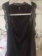 Czarna bluzka na ramiączkach marki Amisu rozmiar XS 