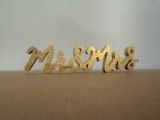 Napis Mr&Mrs Mr & Mrs W Kolorze Złotym 