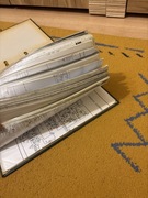 Segregator ze starymi schematami, serwisowkami itp