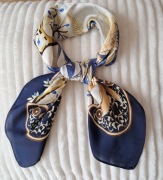 Apaszka granatowa z wzorem