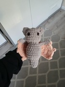 Zabawka pluszak nietoperz na szydełku 