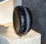 Torebka saszetka zakładana na pasek Mango MNG czarna lakierowana