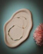 Delikatna bransoletka z turkusem i białym koralem