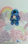 Zestaw Stitch z tęcza i listkami z masy cukrowej  Saracino 