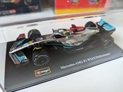 Model 1:43 Bburago Mercedes 2022 Hamilton kask