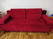 Czerwona kanapa sofa