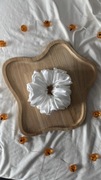 Satynowa gumka scrunchie L biała/ perłowa ozdoba do włosów