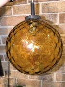 Szklana miodowa lampa sufitowa PRL