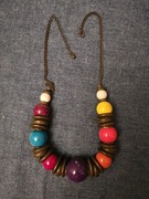 Naszyjnik z kolorowymi koralikami 