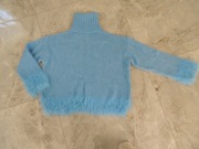 niebieski moherowy sweter z piórkami futerkiem golf S M
