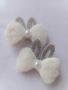 spinki z kokardkami i uszami. Kolor: beżowy