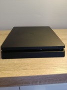 PlayStation 4 Slim 1TB + jeden pad + 4 gry