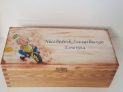 Niezbędnik Emeryta Prezent Handmade Dekoracja Pamiątka 