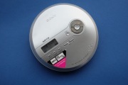 SONY WALKMAN D-NE241 japoński odtwarzacz CD 