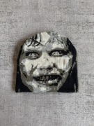 Czarna czapka zimowa beanie z motywem twarzy Egzorcysta Exorcist horror y2k